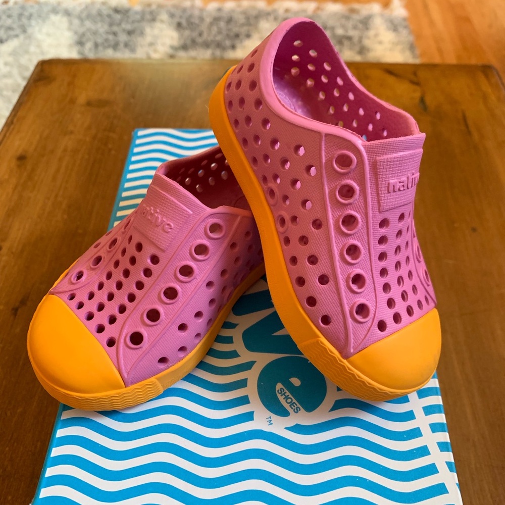Native “Jefferson” shoes size 4